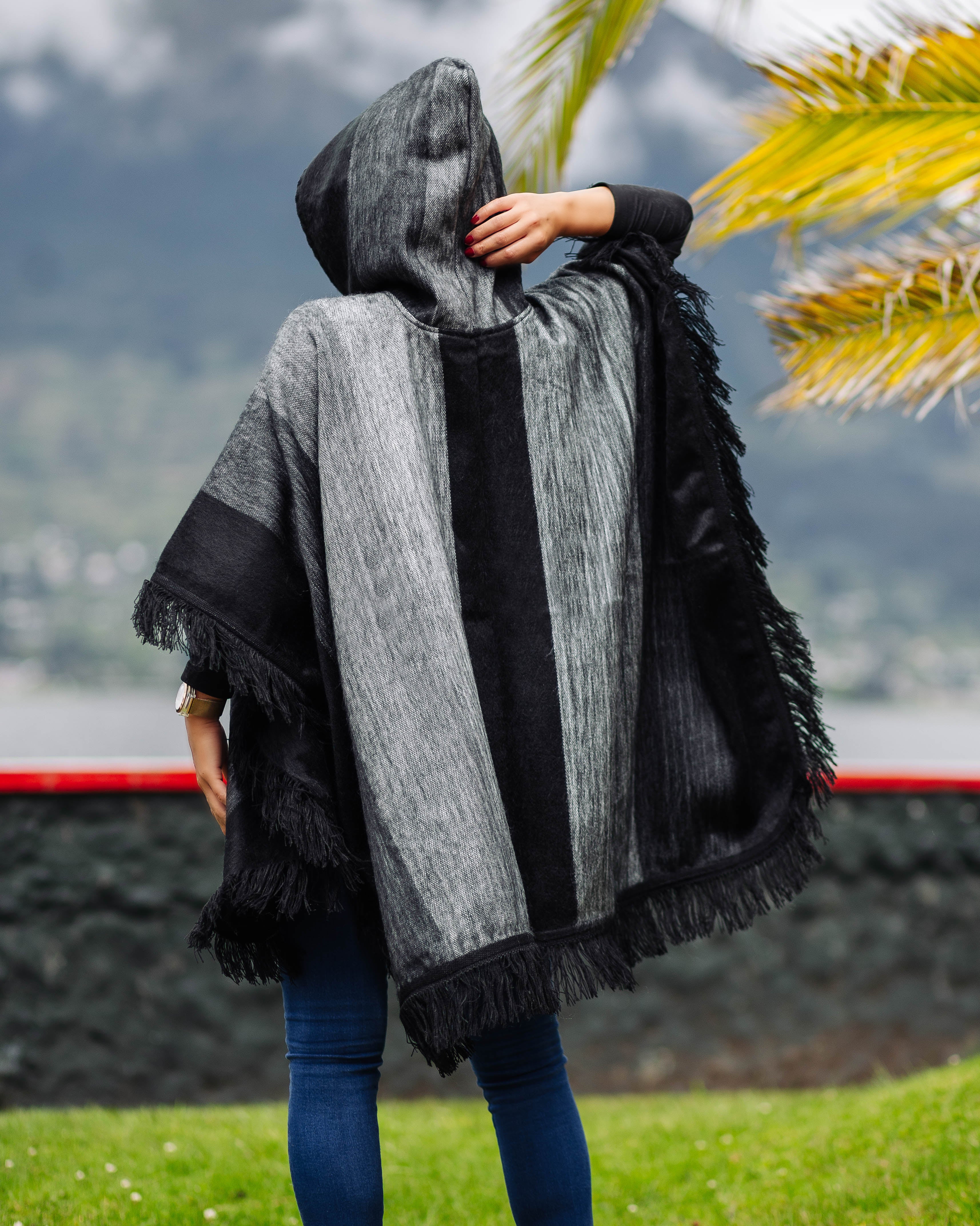 Black Alpaca Poncho With Hood - Warmpaka