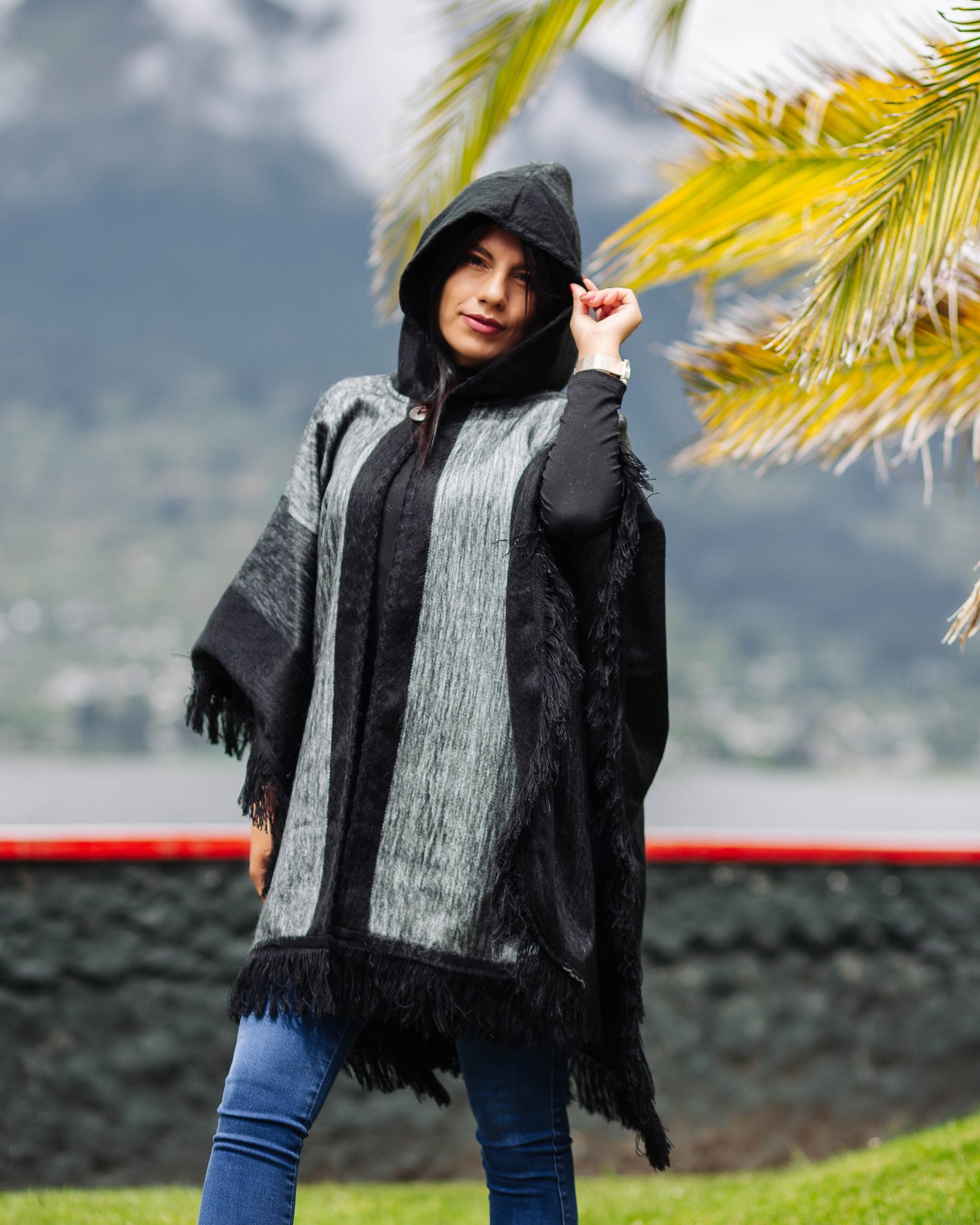 Black Alpaca Poncho With Hood - Warmpaka